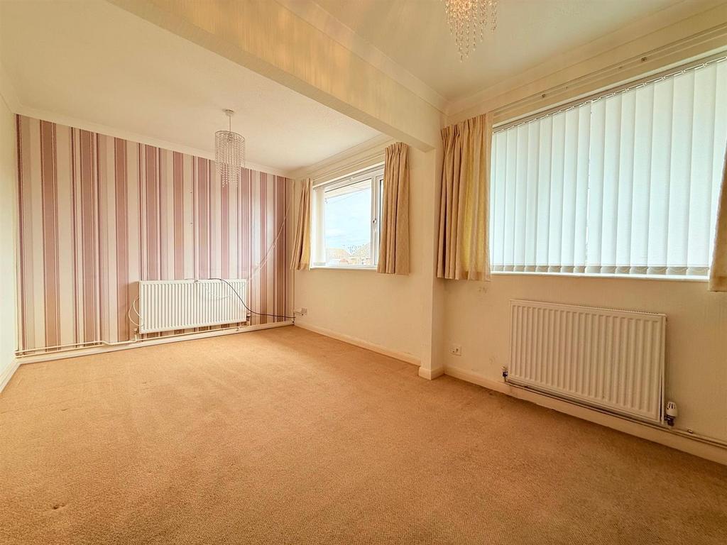 Bedroom 1.jpg