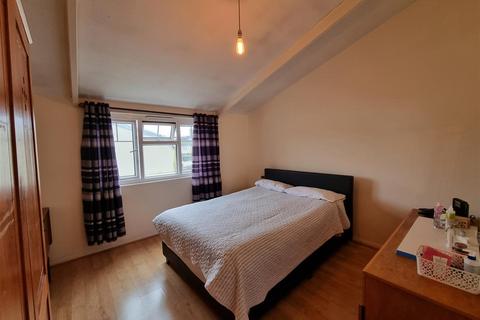 2 bedroom maisonette for sale, Hood Close, Croydon