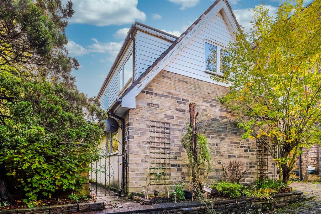 Stanley Road, Halifax 3 bed detached bungalow for sale £225,000