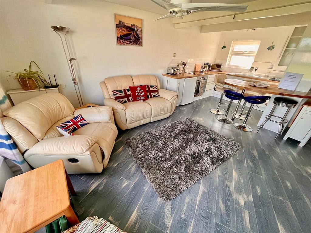 Open Plan Living Room/Kitchen