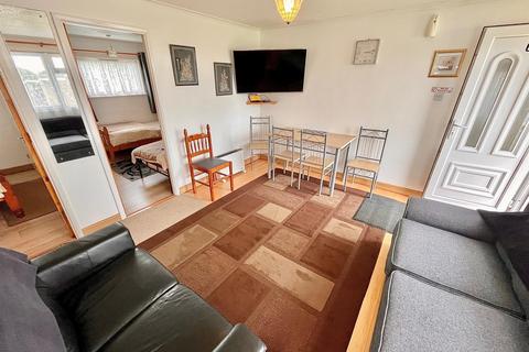 2 bedroom chalet for sale, Florida Holiday Park, Hemsby