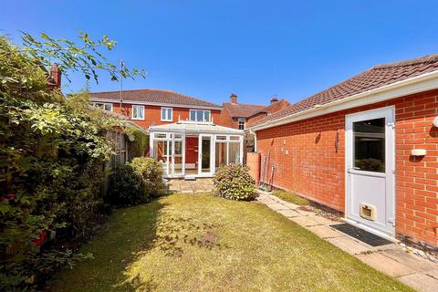 3 bedroom semi-detached house for sale - Winterton Road, Great Yarmouth