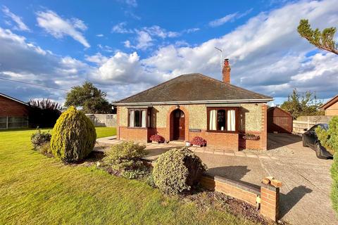 3 bedroom detached bungalow for sale, Main Road, Filby