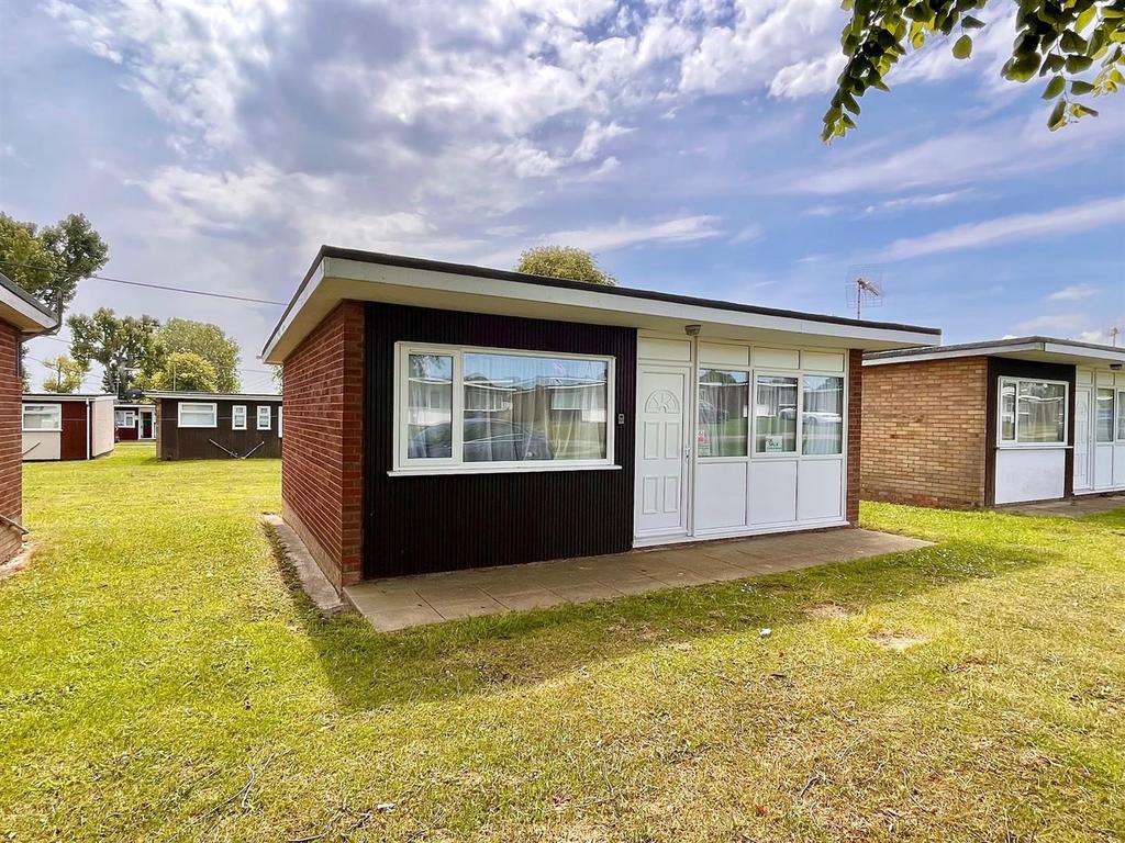 Hemsby 2 bed chalet for sale £37,500