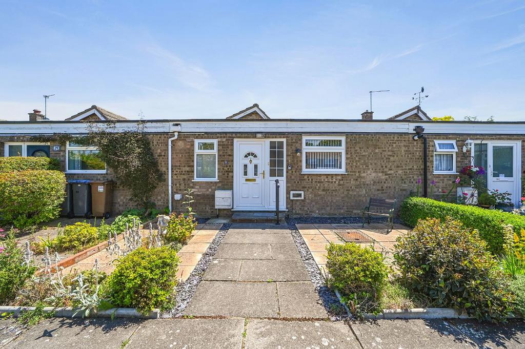 Tennyson Close, Woodbridge 3 bed bungalow £1,300 pcm (£300 pw)