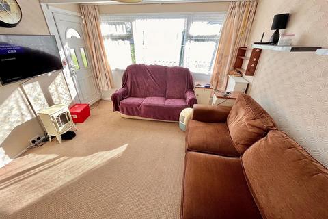 2 bedroom chalet for sale, Sundowner, Newport Road, Hemsby