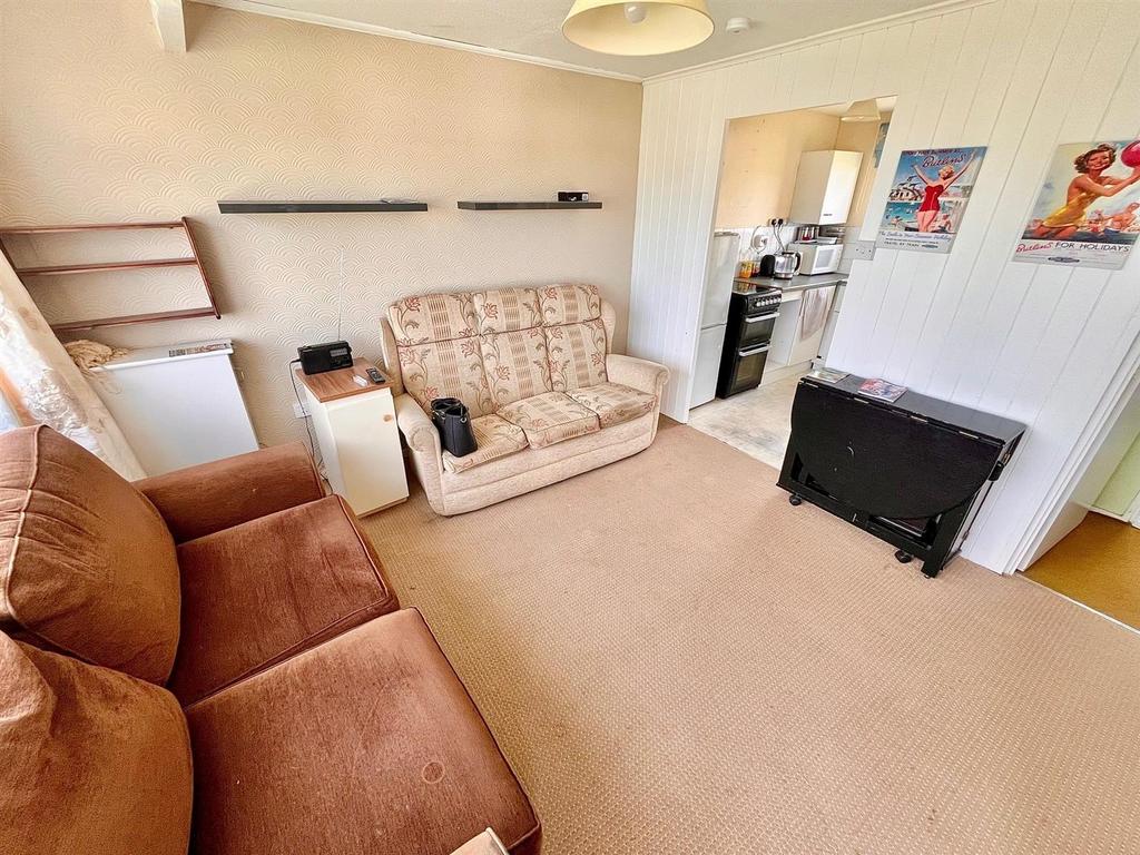 Sundowner, Newport Road, Hemsby 2 bed chalet for sale £23,000