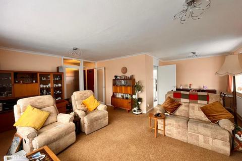 93 Avon Drive, Bedford, MK41 7UT