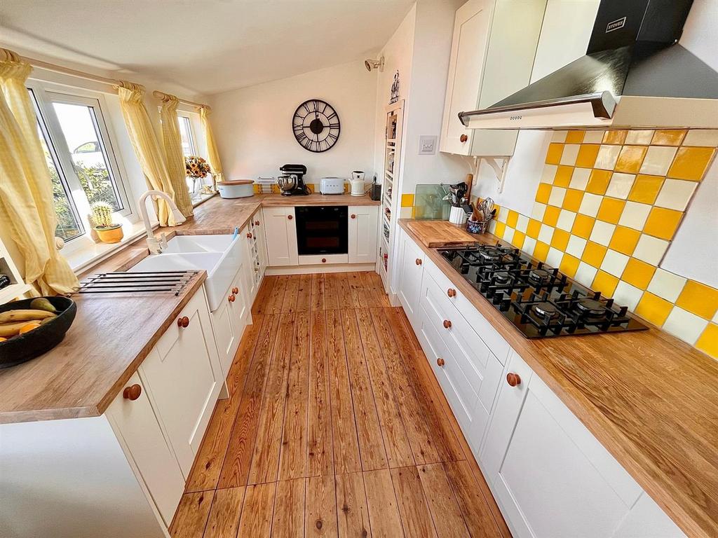 The Marrams, Hemsby 2 bed detached bungalow for sale £90,000