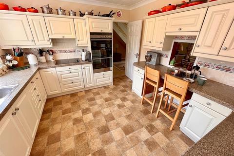 4 bedroom detached house for sale, North Road, Ormesby