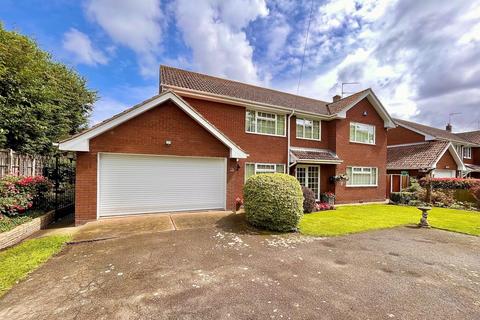 4 bedroom detached house for sale, North Road, Ormesby