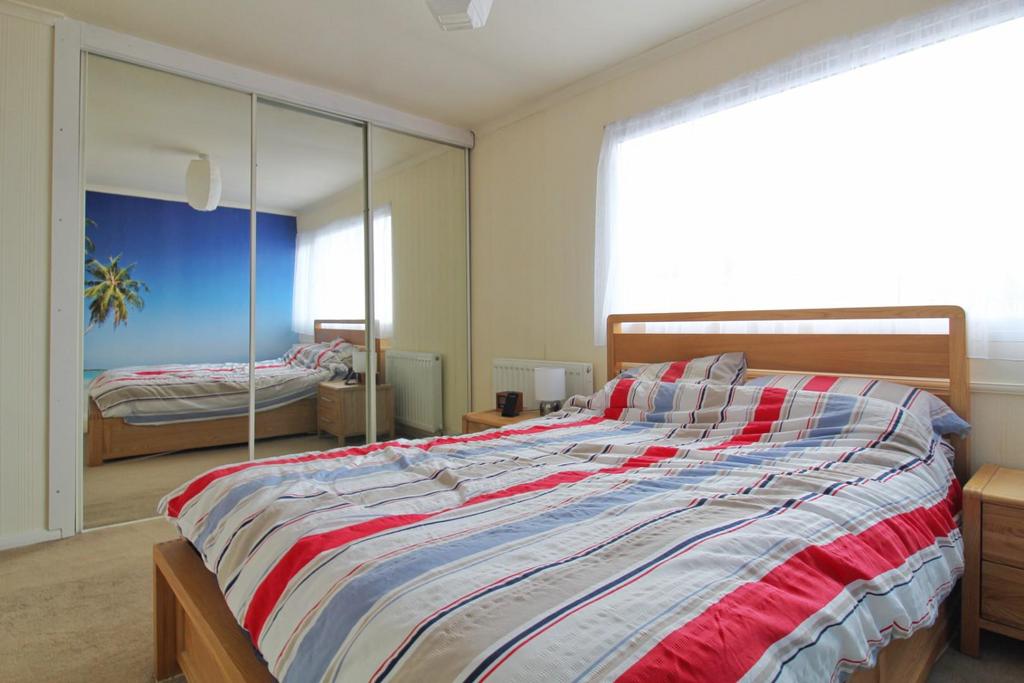 Bed 1b EH.jpg