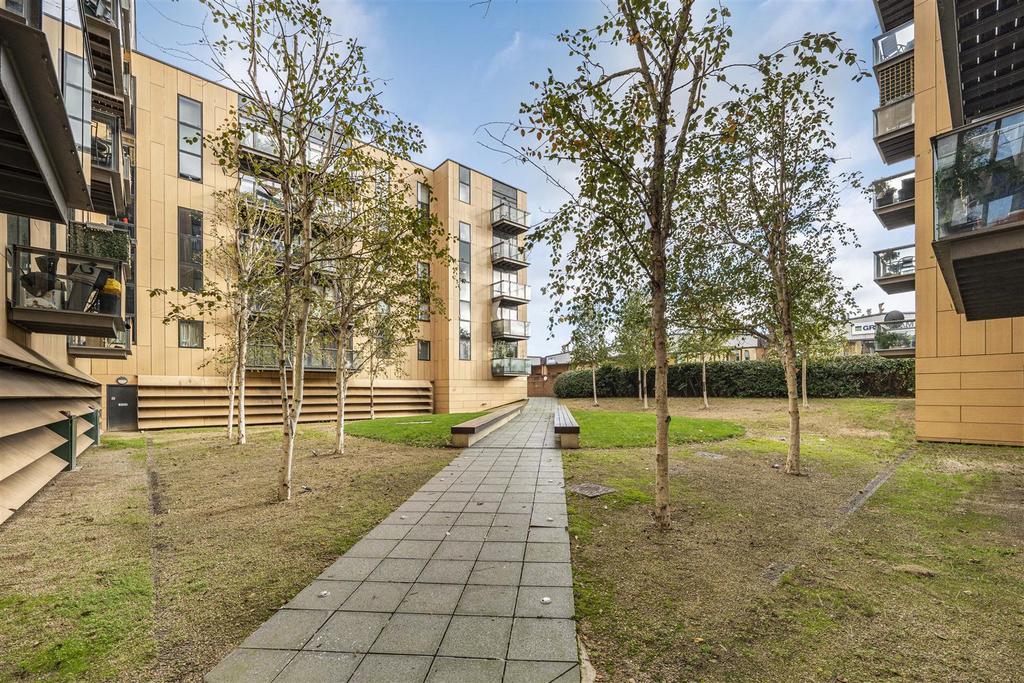 London Road, Isleworth 1 bed apartment for sale £265,000