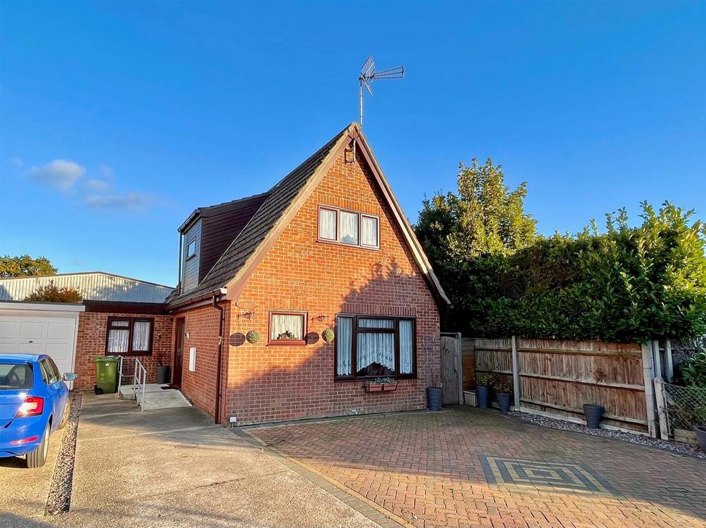 Worcester Close, Ormesby St Margaret 3 bed link detached house for sale
