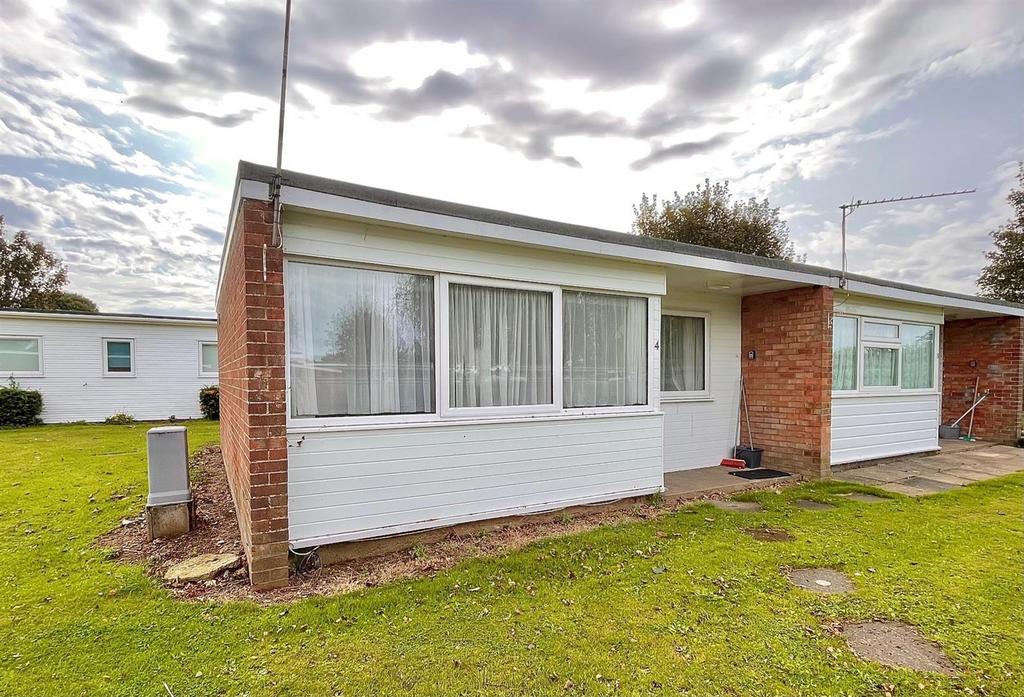 Sundowner, Newport Road, Hemsby 2 bed chalet for sale £24,000