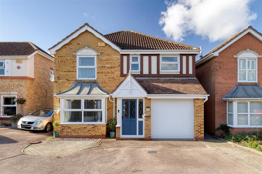 Ivel Road, Shefford, Beds SG17 5LA 4 bed detached house £450,000