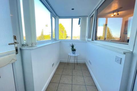 2 bedroom bungalow to rent, Hill View, Blackburn. Lancs. BB1 8RA