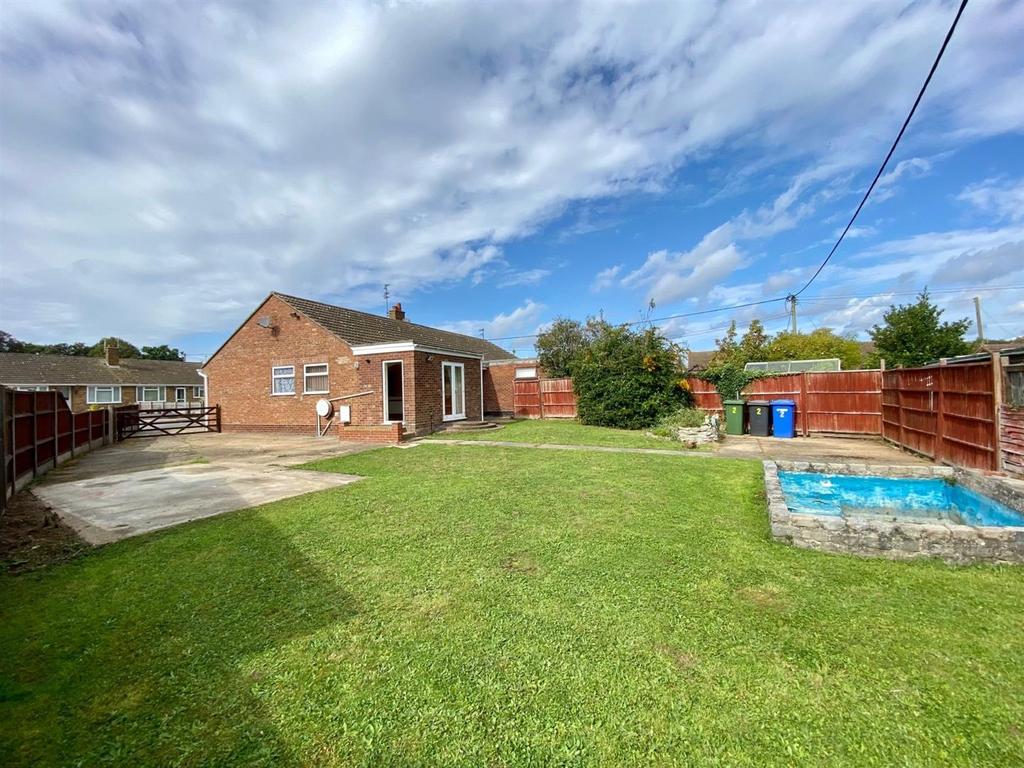 Kirkwood Drive, Carlton Colville, Lowestoft 3 bed semidetached