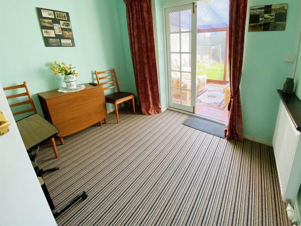 Denton Drive, South Oulton Broad, Lowestoft, Suffolk, NR33 2 bed semi