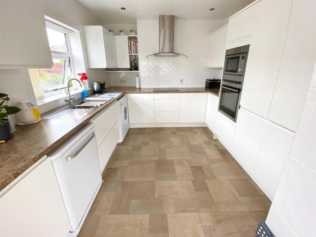 Elm Tree Road, South Oulton Broad, Lowestoft, NR33 2 bed detached