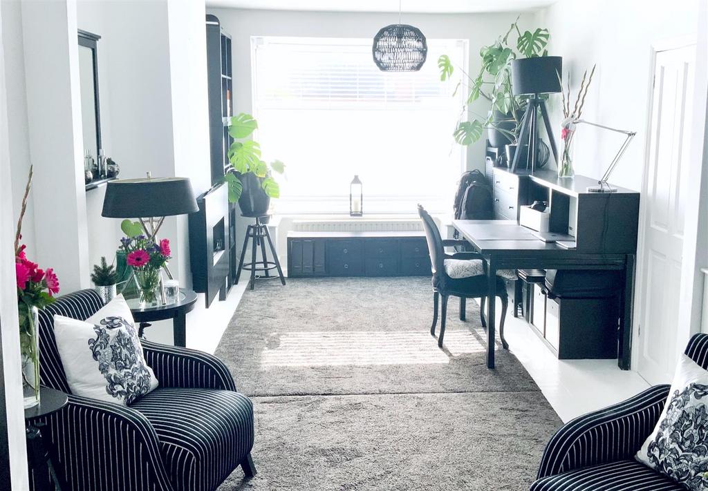 LOUNGE (1).jpeg