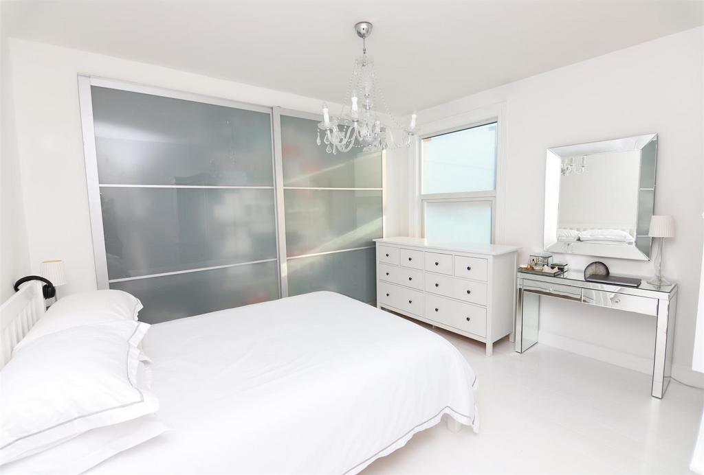 FRONT BEDROOM.jpg