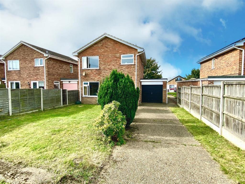 Beccles Road, Carlton Colville, Lowestoft, Suffolk, NR33 3 bed detached
