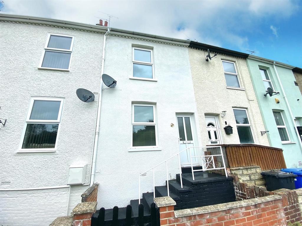 Hall Road, Oulton Broad, Lowestoft, Suffolk NR32 3 bed house for sale