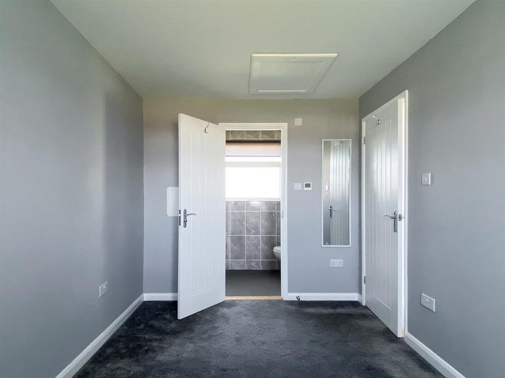 Bedroom towards en-suite