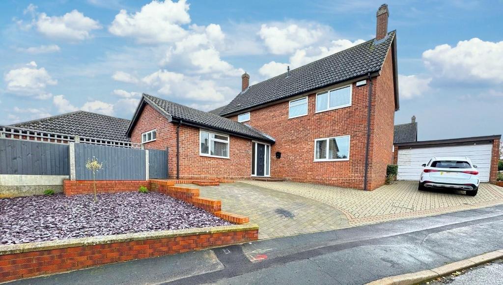 Fairfield, Gamlingay SG19 4 bed detached house for sale £550,000