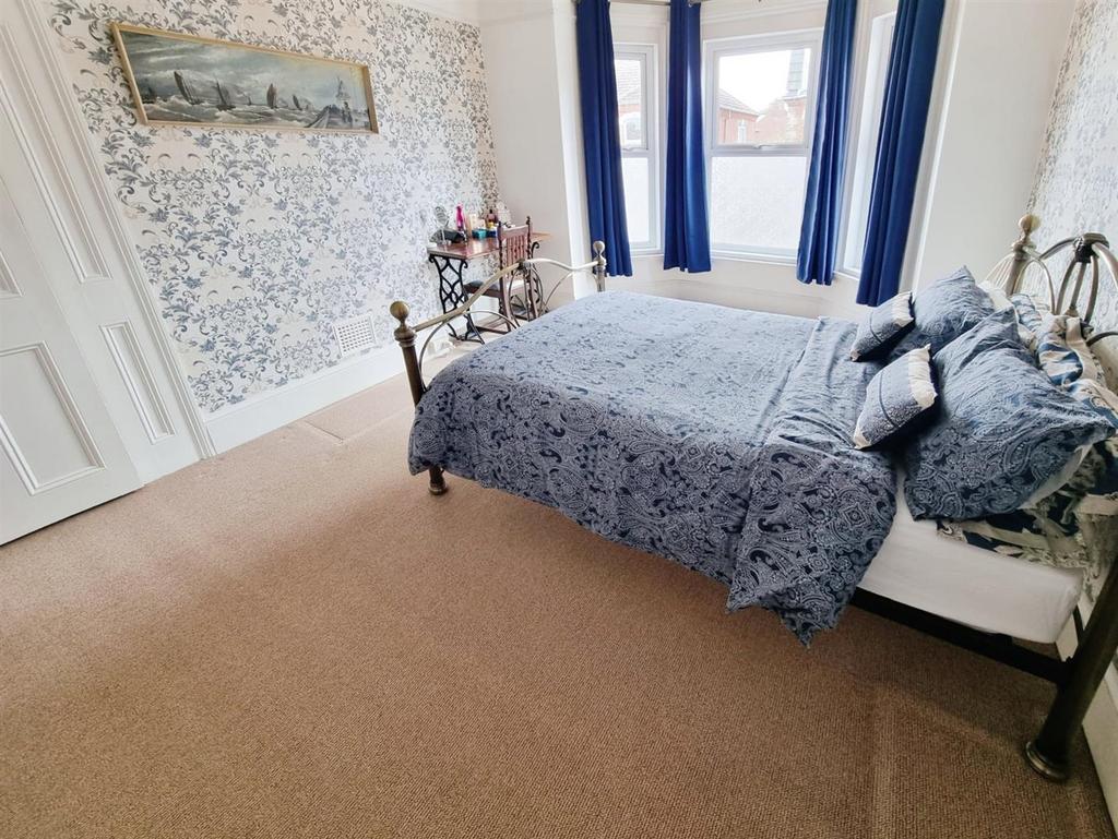 Upper Cliff Road, Gorleston 6 bed semidetached house for sale £325,000