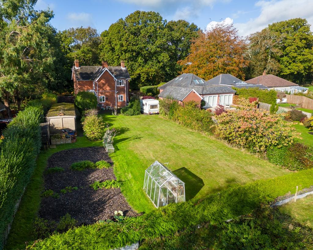 Burley Road, Bransgore, Christchurch, BH23 3 bed detached house for