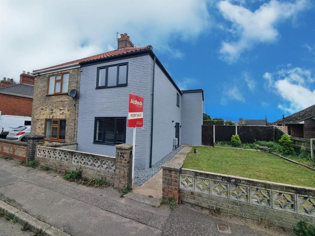 Beccles Road, Bradwell 3 bed semidetached house for sale £285,000