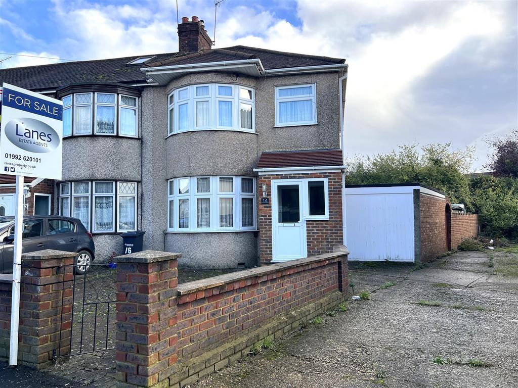 Seaforth Drive, Waltham Cross 3 bed end of terrace house £475,000