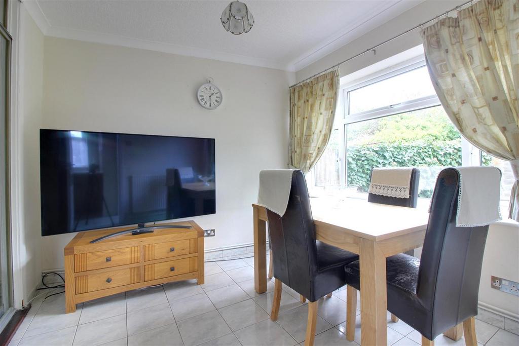 Seaforth Drive, Waltham Cross 3 bed end of terrace house £475,000