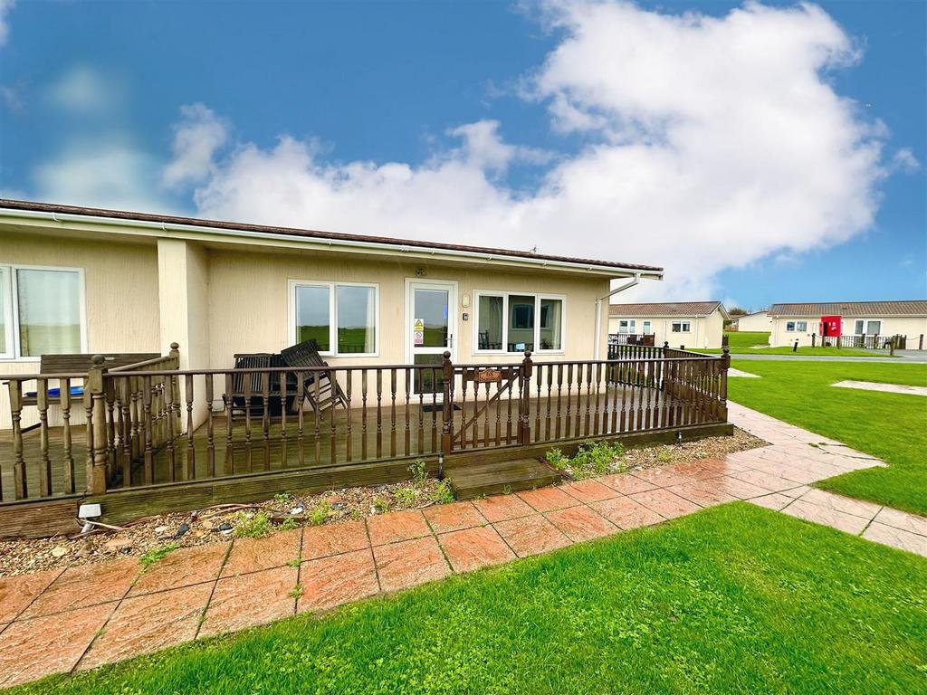 Rainbows End, Bacton NR12 2 bed chalet for sale £115,000