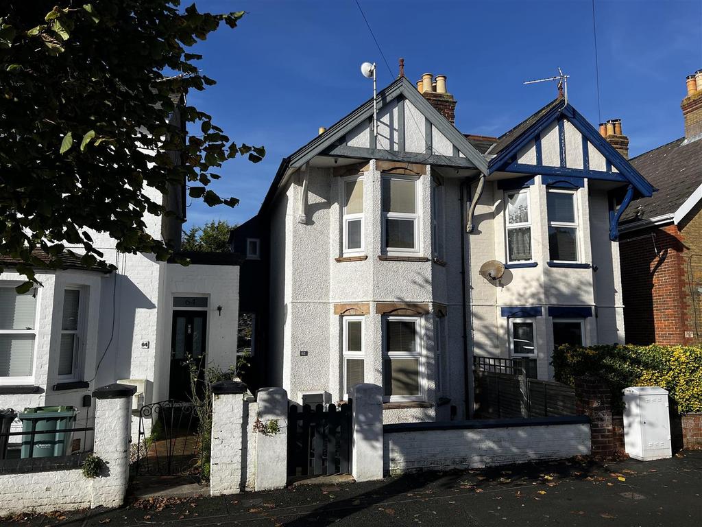 Adelaide Grove, East Cowes 3 bed semidetached house for sale £275,000