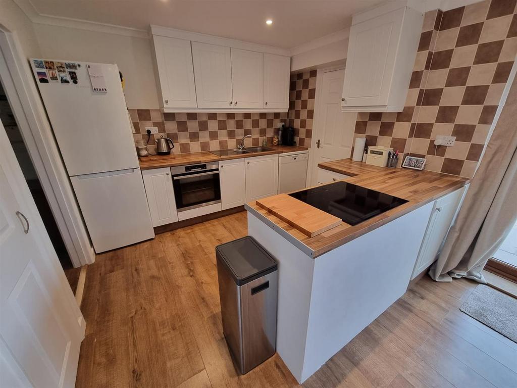 Durham Avenue, Gorleston 2 bed terraced house for sale £180,000