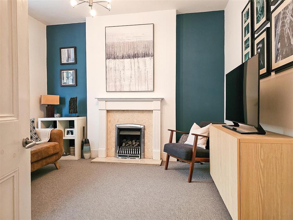 Coronation Street, Barnstaple EX32 4 bed terraced house for sale £275,000