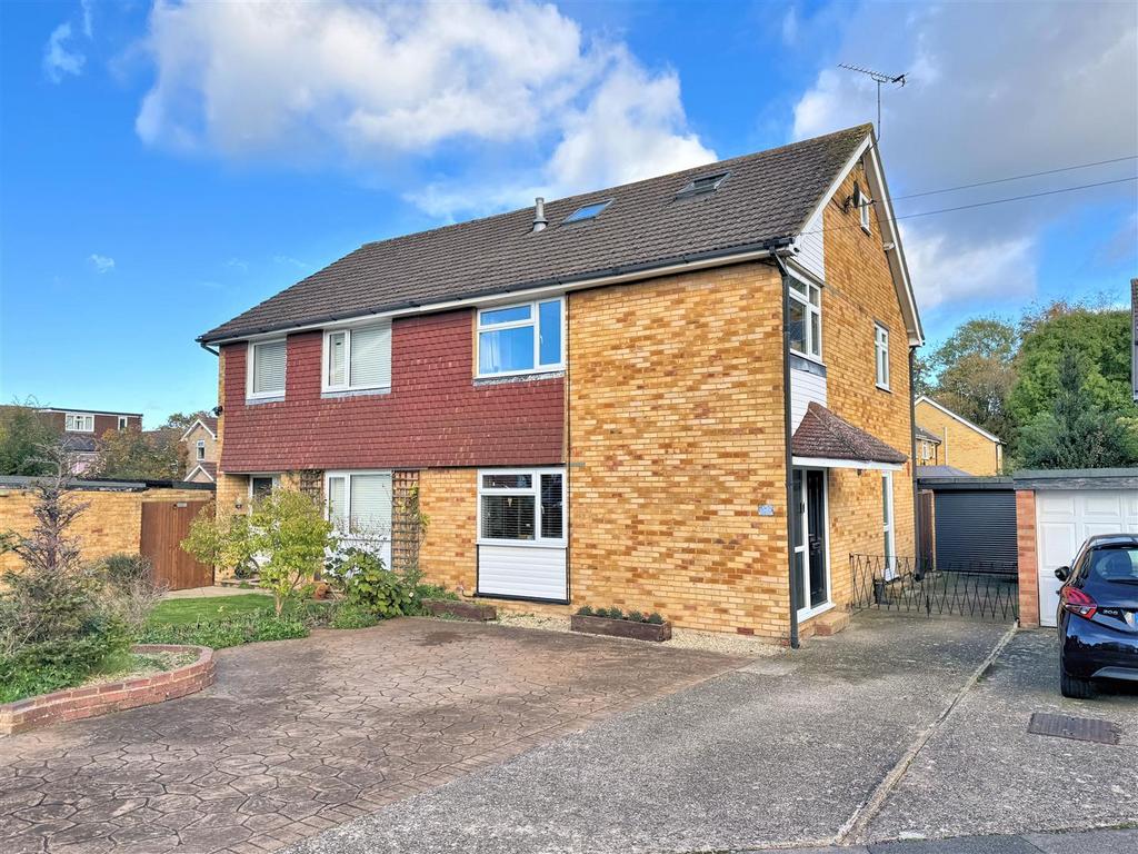 Bryants Acre, Wendover HP22 4 bed semidetached house for sale £550,000