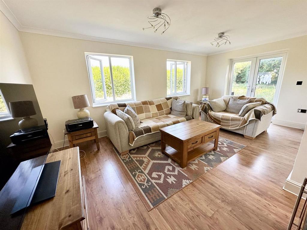Sea Palling NR12 4 bed semidetached house for sale £300,000