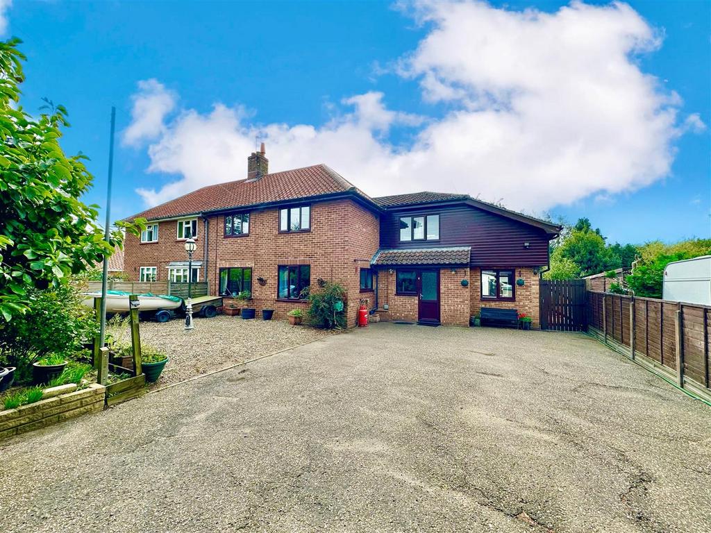 Mill Hill, Horning NR12 5 bed semidetached house for sale £350,000