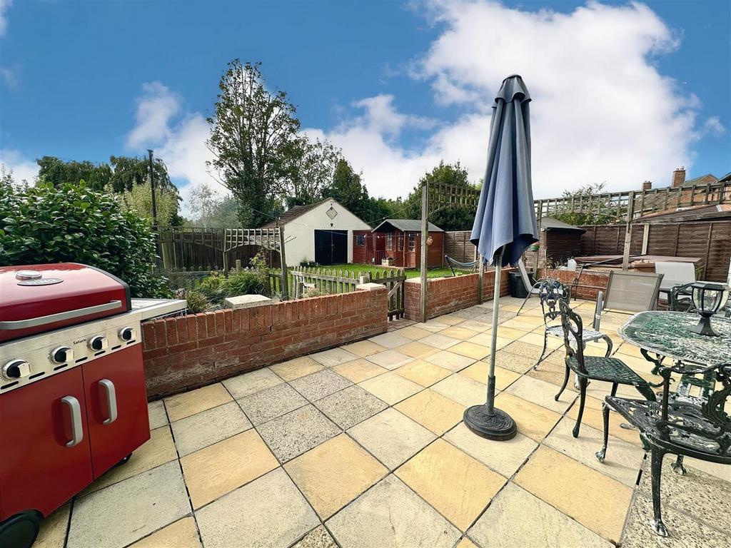 Mill Hill, Horning NR12 5 bed semidetached house for sale £350,000