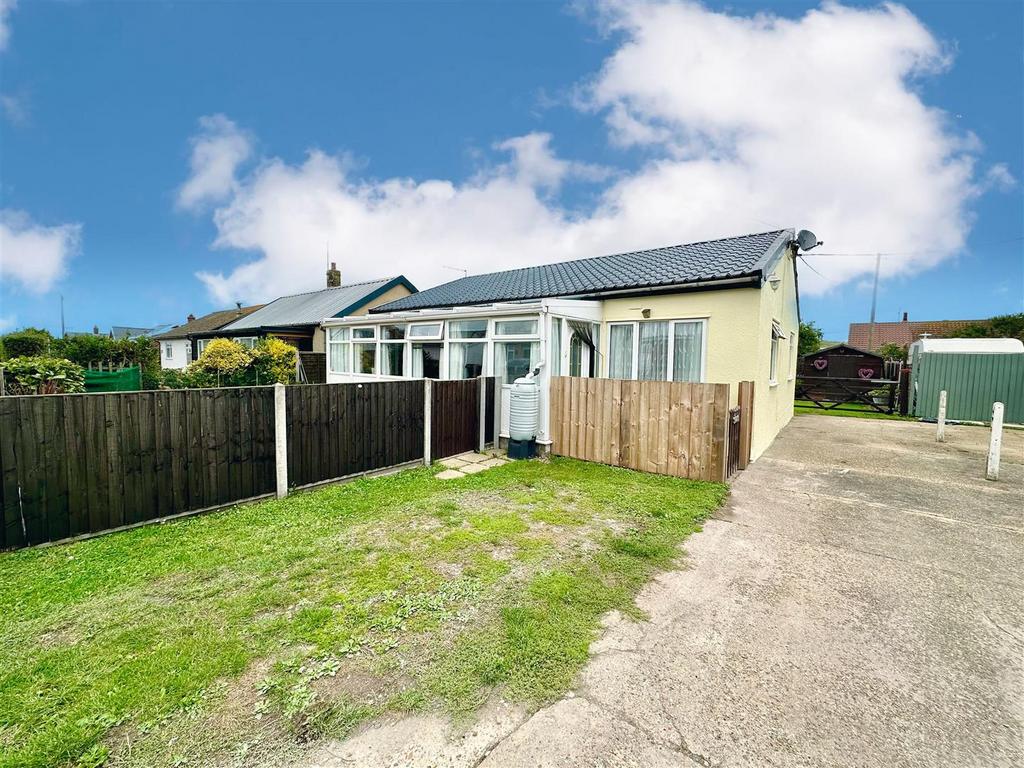 Abbotts Way, EcclesOnSea NR12 3 bed detached bungalow for sale £189,950