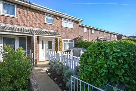 3 bedroom terraced house for sale, Kingfisher Close, Bradwell