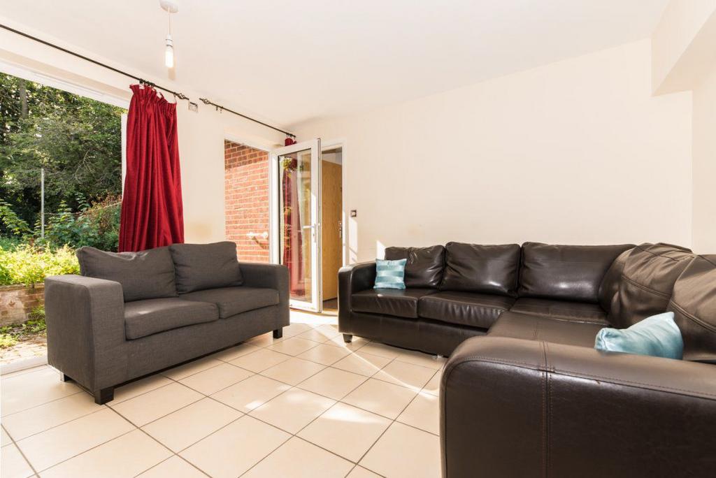 Shipman Avenue, Canterbury 6 bed house to rent £3,172 pcm (£732 pw)