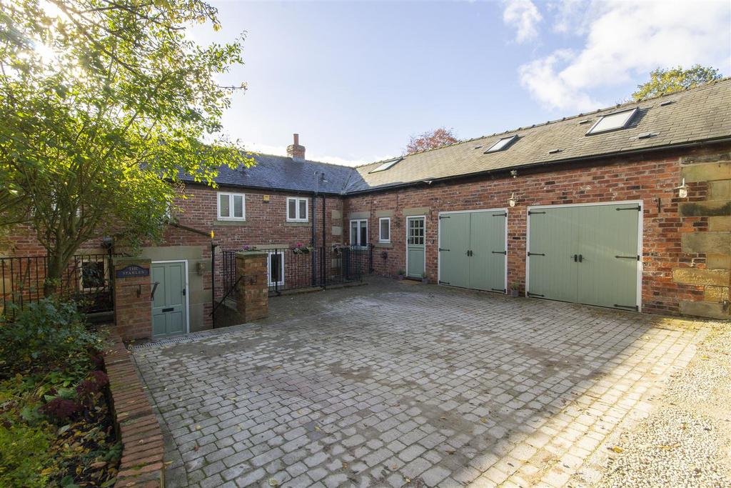 Hady Hill Farm, Hady Hill, Chesterfield 5 bed barn conversion for sale