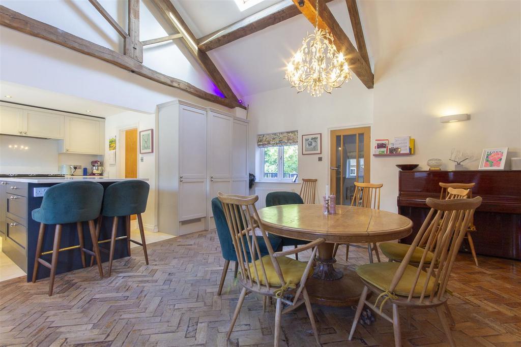 Hady Hill Farm, Hady Hill, Chesterfield 5 bed barn conversion for sale