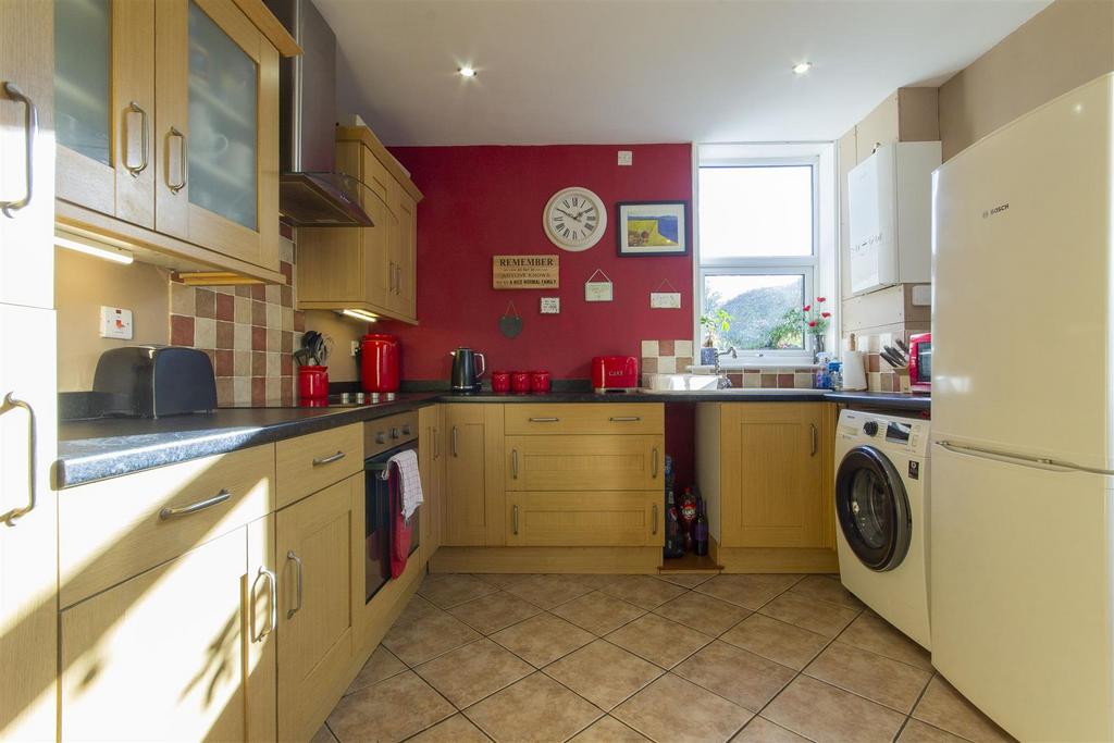 Chatsworth Road, Brampton, Chesterfield 4 bed semidetached house for