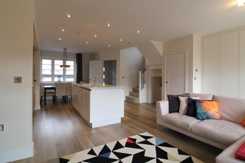 24 Bawlins, St Neots, PE19 6GD